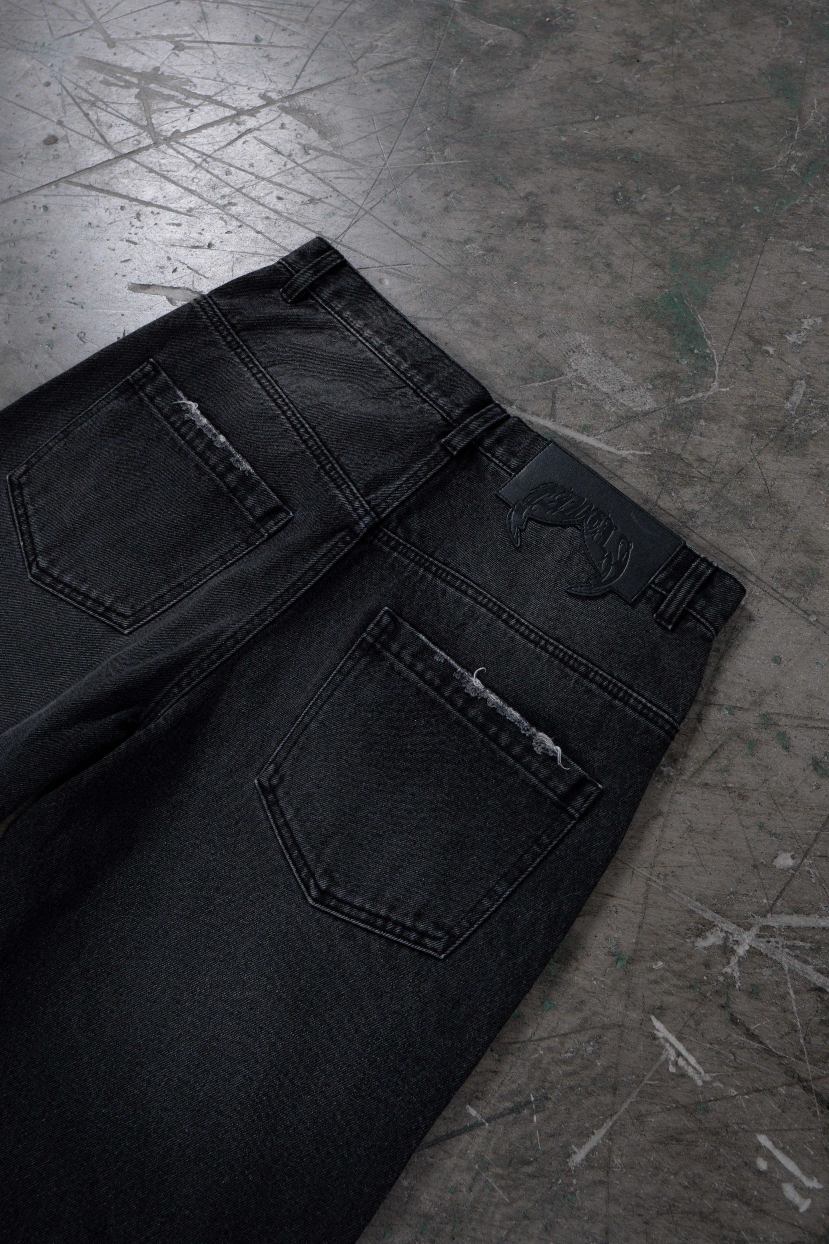 AVES BLACK DENIM