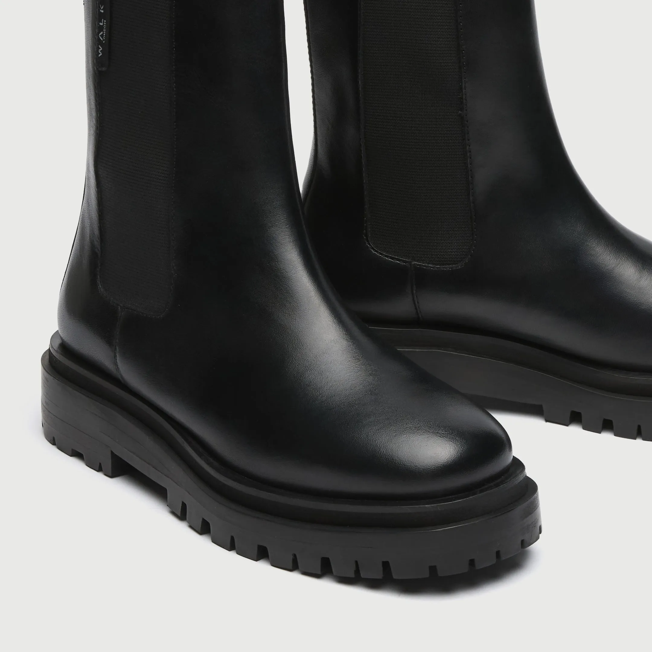 Dana Chelsea Boot