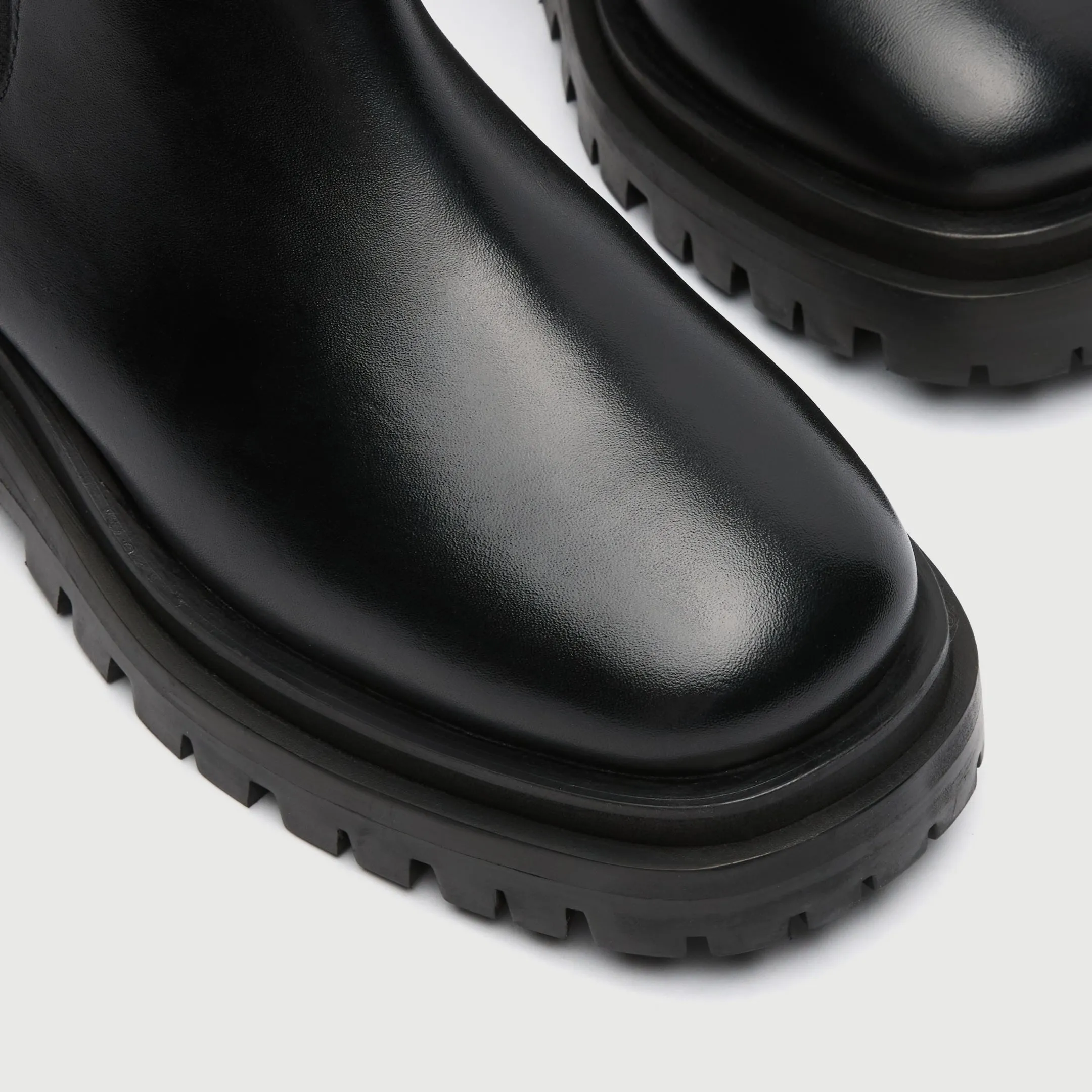 Dana Chelsea Boot