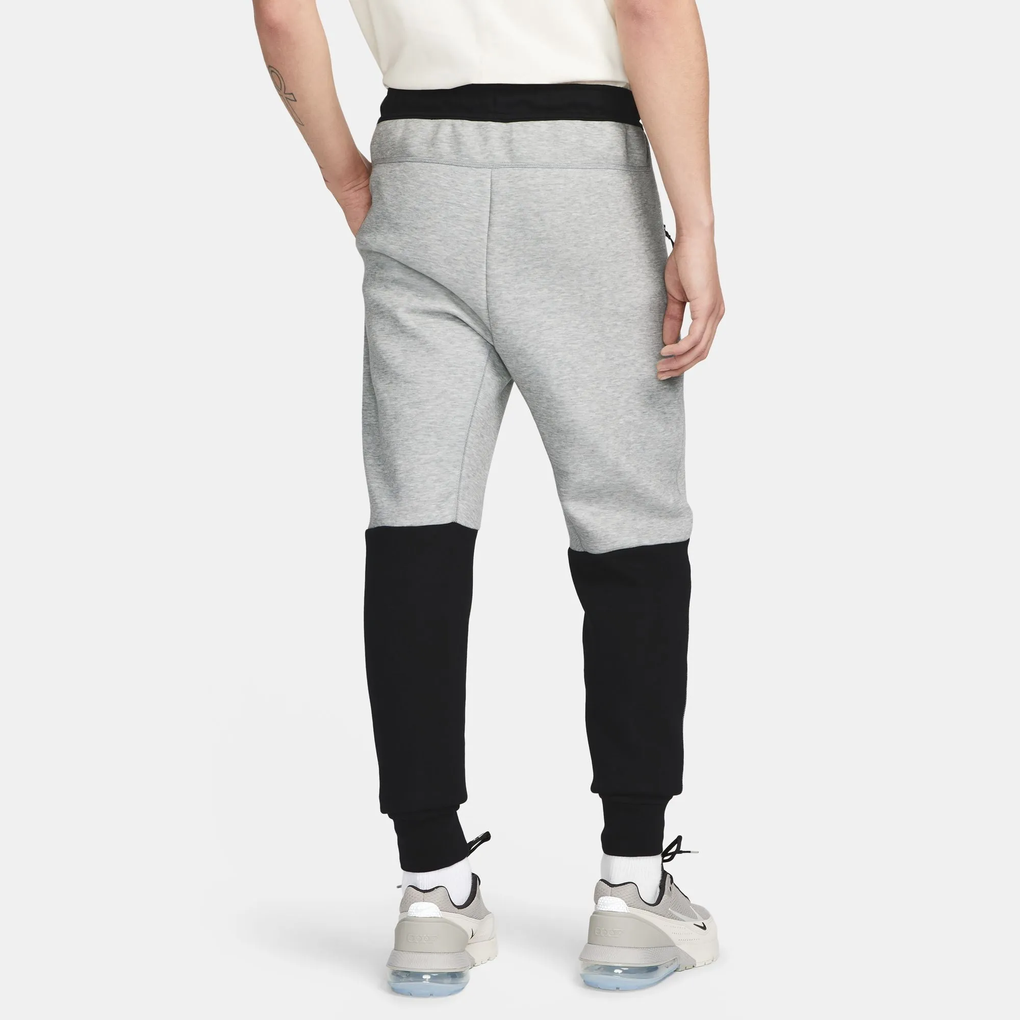 Nike Sportswear Tech Fleece Jogger Pants (Black/Grey)