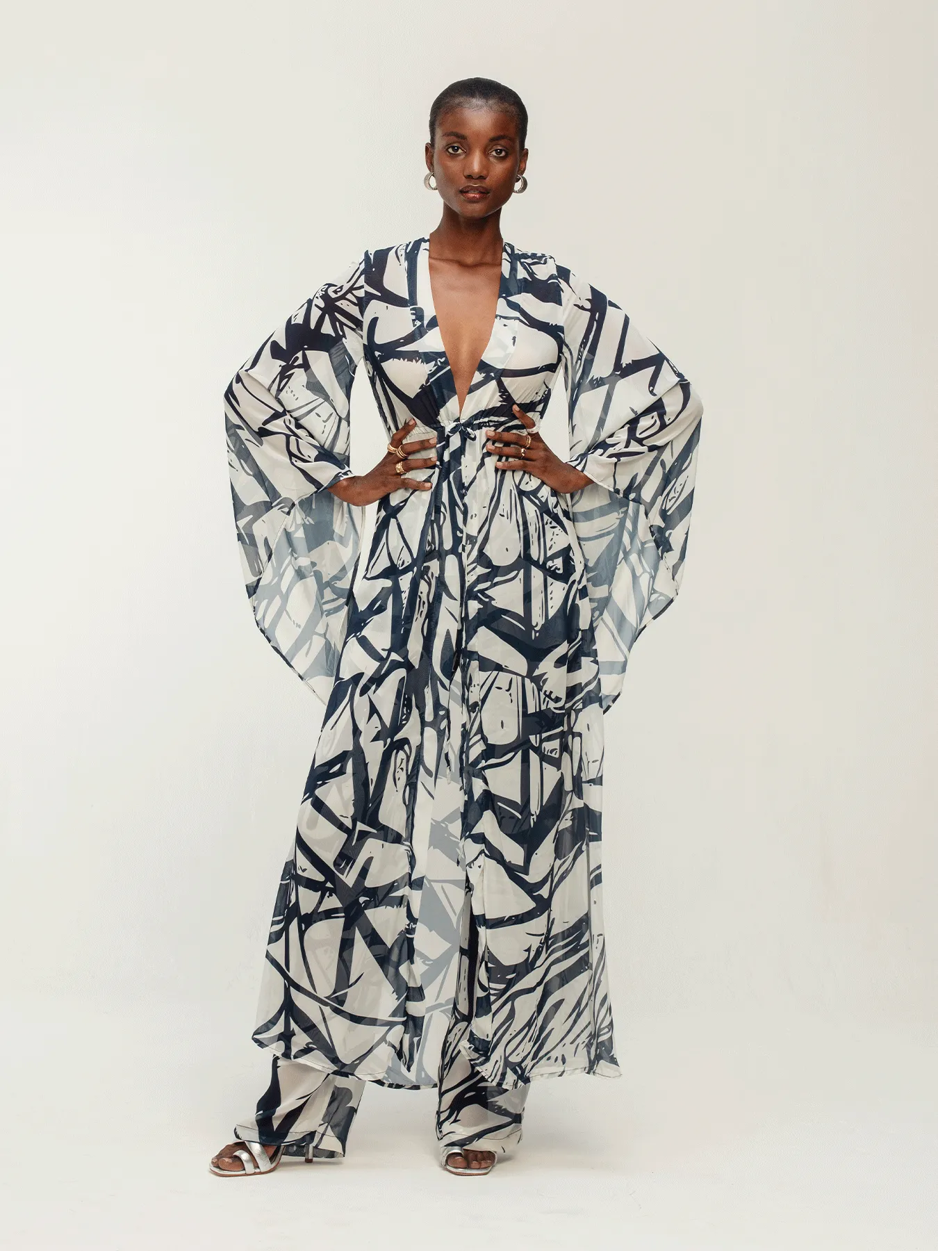 Navy Tao Sirene Kimono with Elegant Design