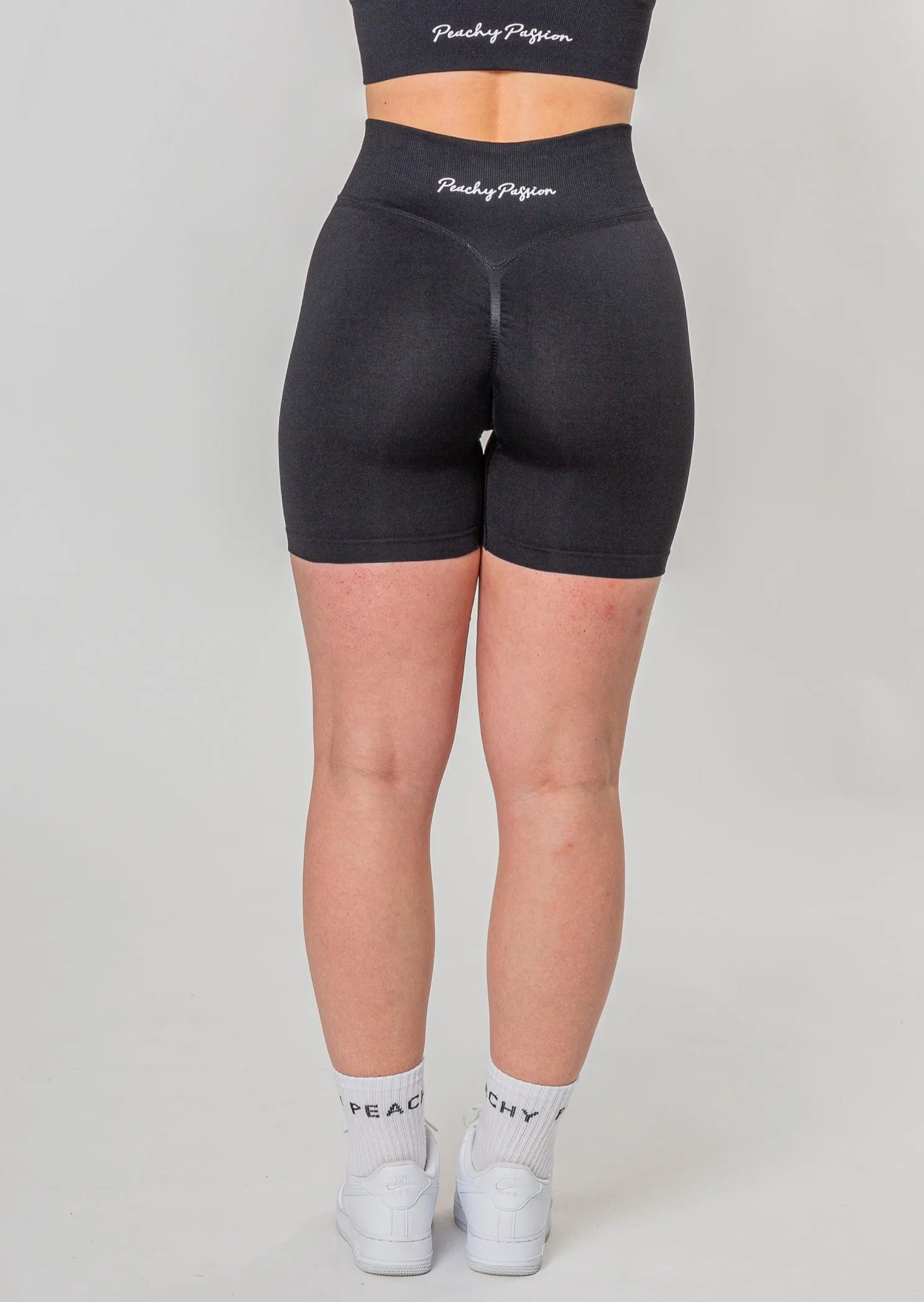 [VORBESTELLUNG] PURPOSE Scrunch Shorts