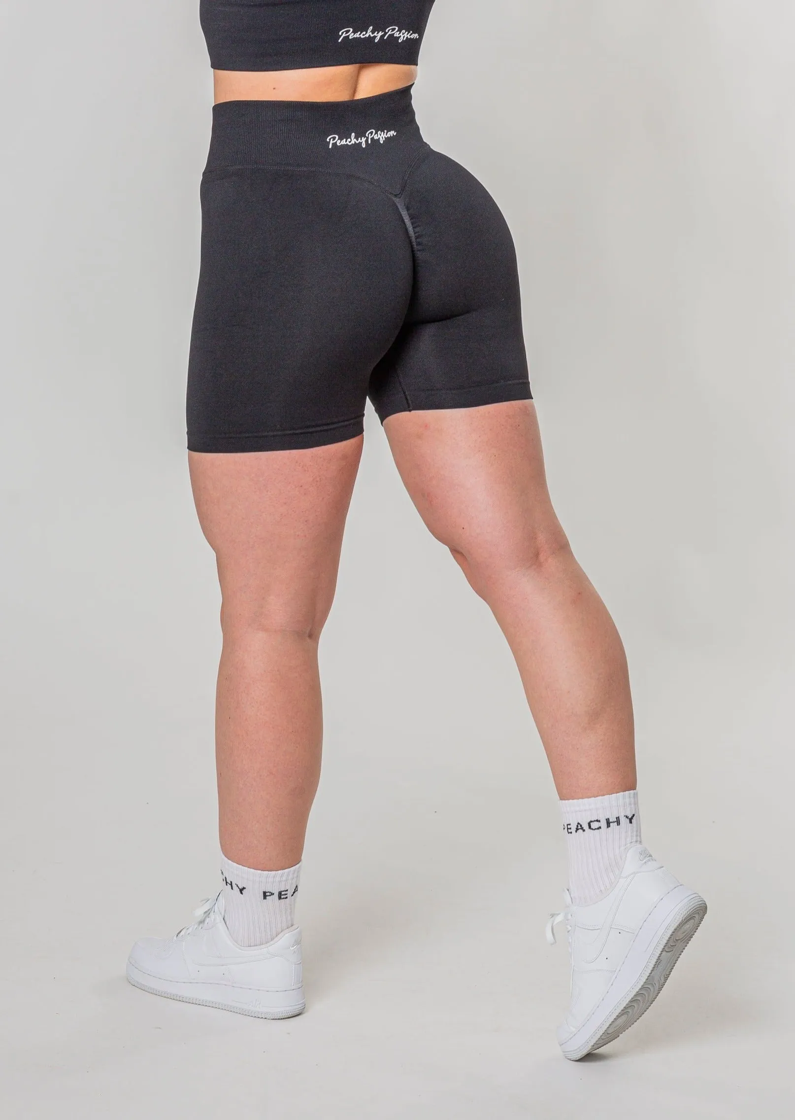 [VORBESTELLUNG] PURPOSE Scrunch Shorts